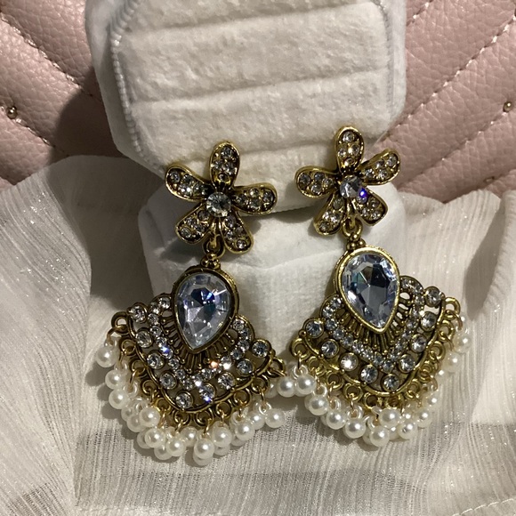 Antique Gold Vintage Style Elegant Sparkly Flower Drop Pearl Tassel Drop Earring - Picture 14 of 16